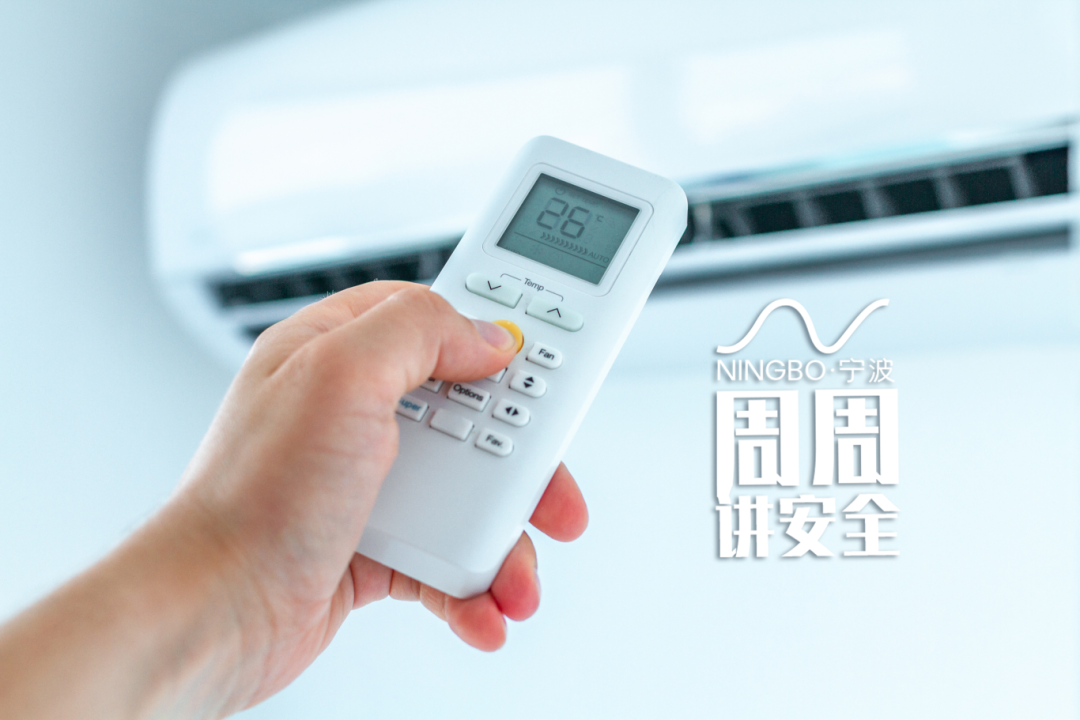 千库网_家里房间里装有遥控装置的空调温度调整. _摄影图编号20068758.png